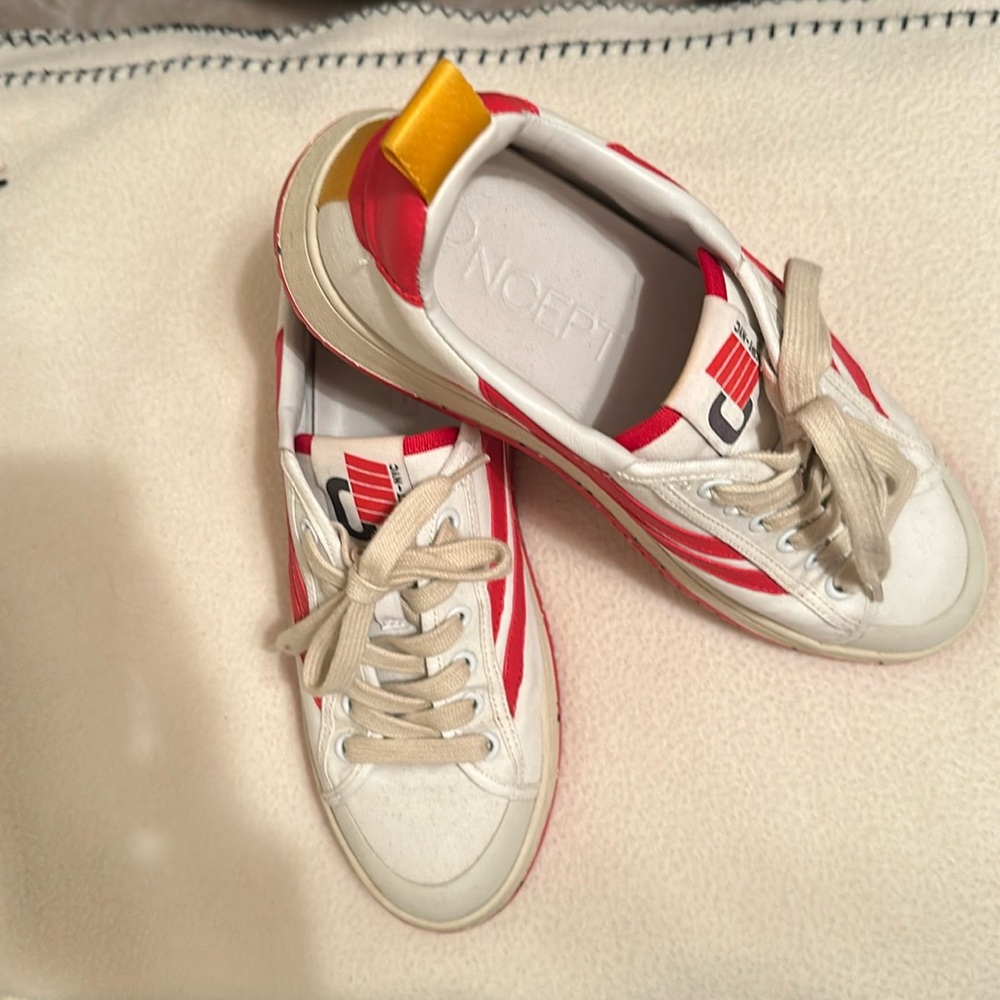 Barely worn Oncept tennis shoes